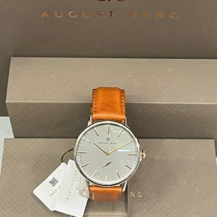 dong-ho-day-da-nam-hieu-august-berg-10140h04lbn20